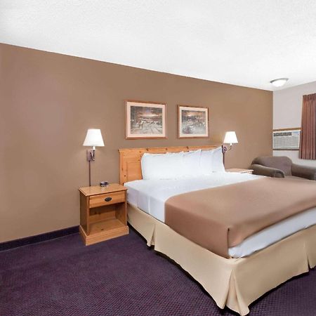Super 8 By Wyndham Chamberlain Sd Hotel Kültér fotó