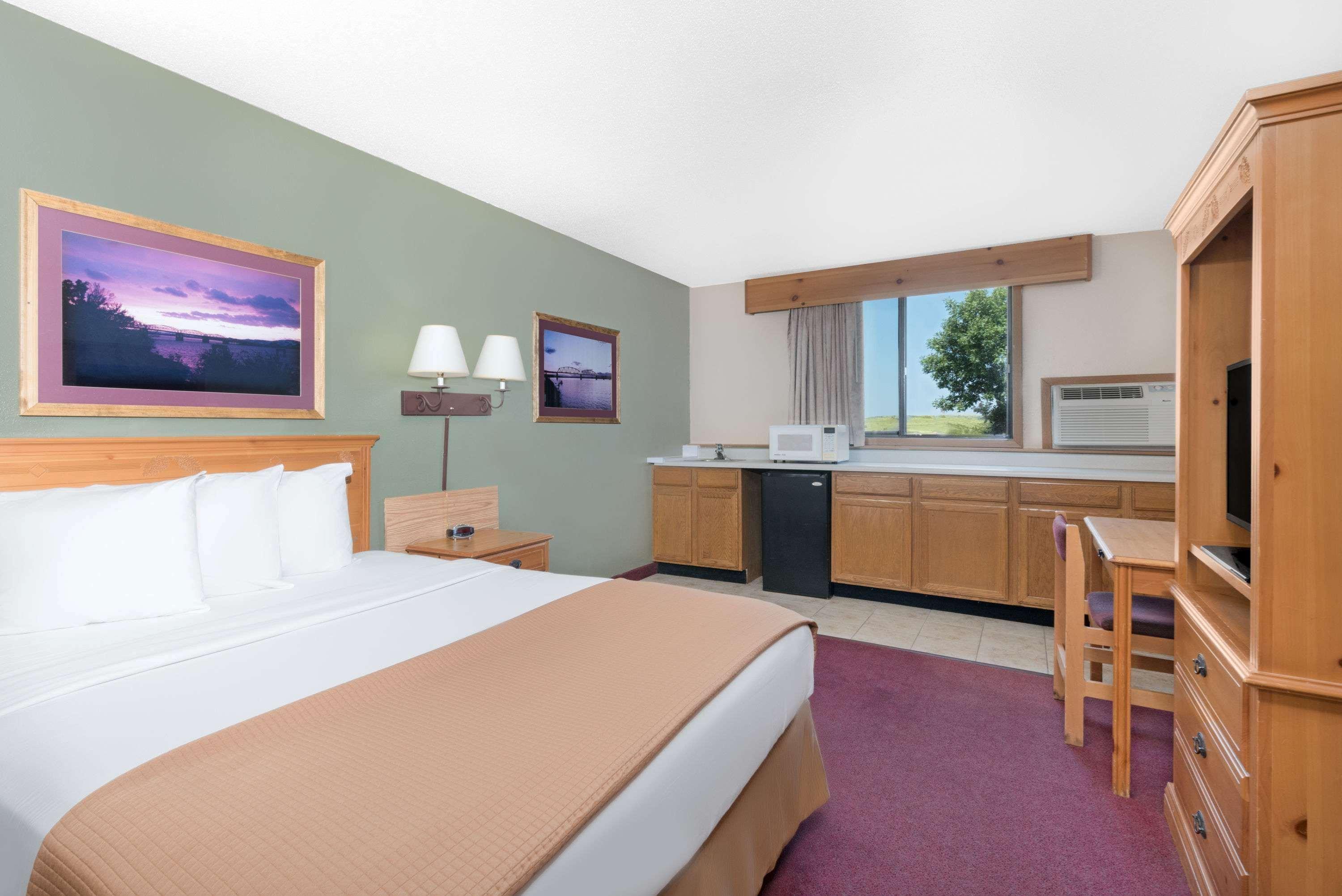 Super 8 By Wyndham Chamberlain Sd Hotel Kültér fotó