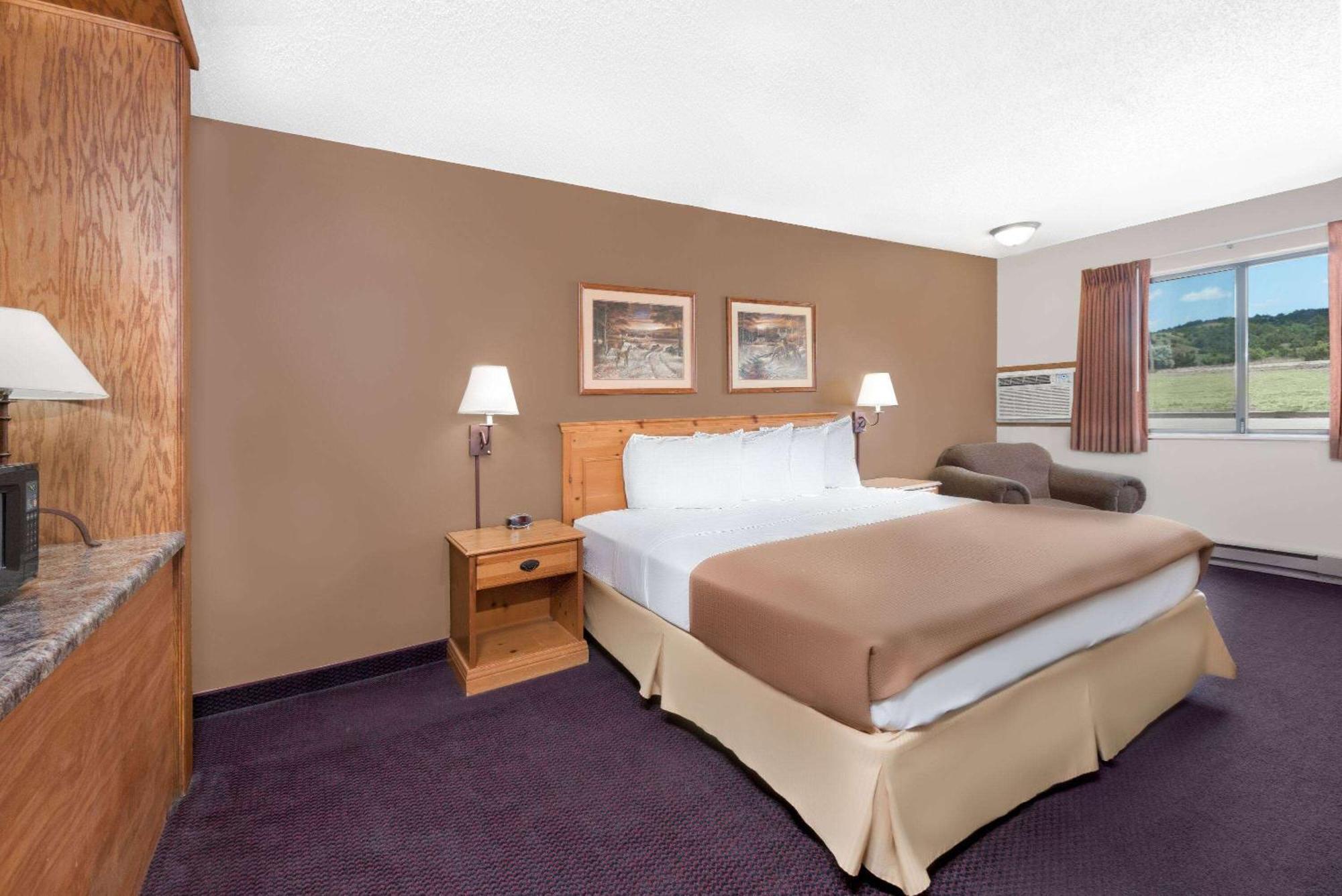Super 8 By Wyndham Chamberlain Sd Hotel Kültér fotó